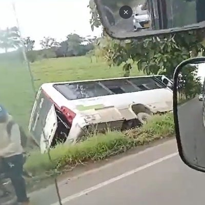Volcamiento de bus en Antioquia deja 15 personas heridas