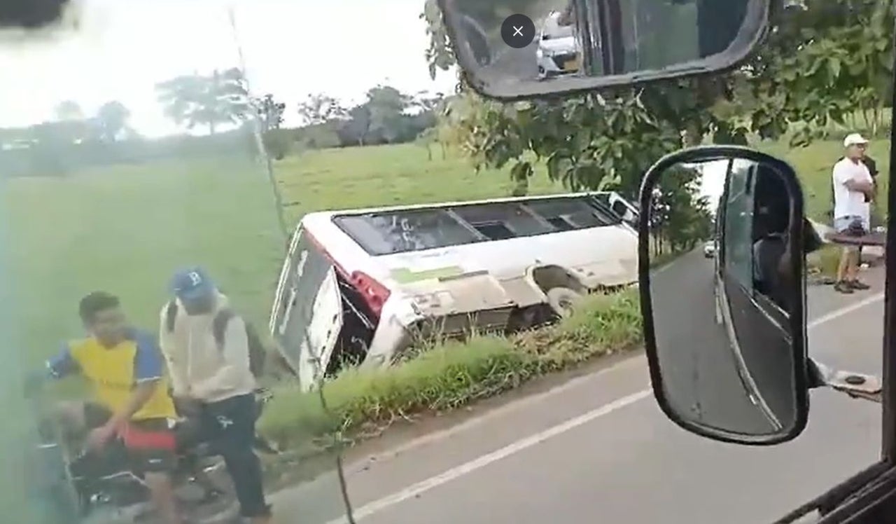 Volcamiento de bus en Antioquia deja 15 personas heridas