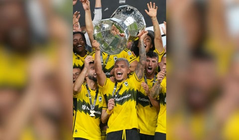 Cucho Hernández con el Columbus Crew