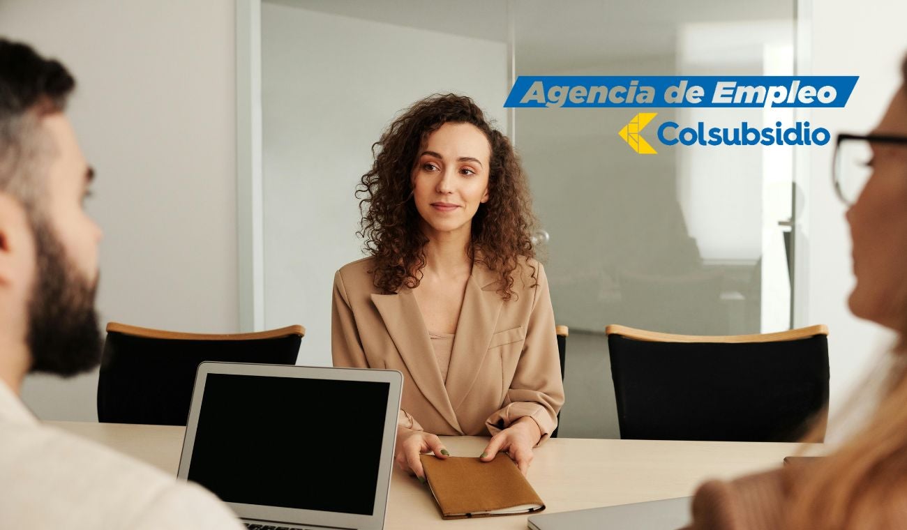 Personas en una entrevista de trabajo