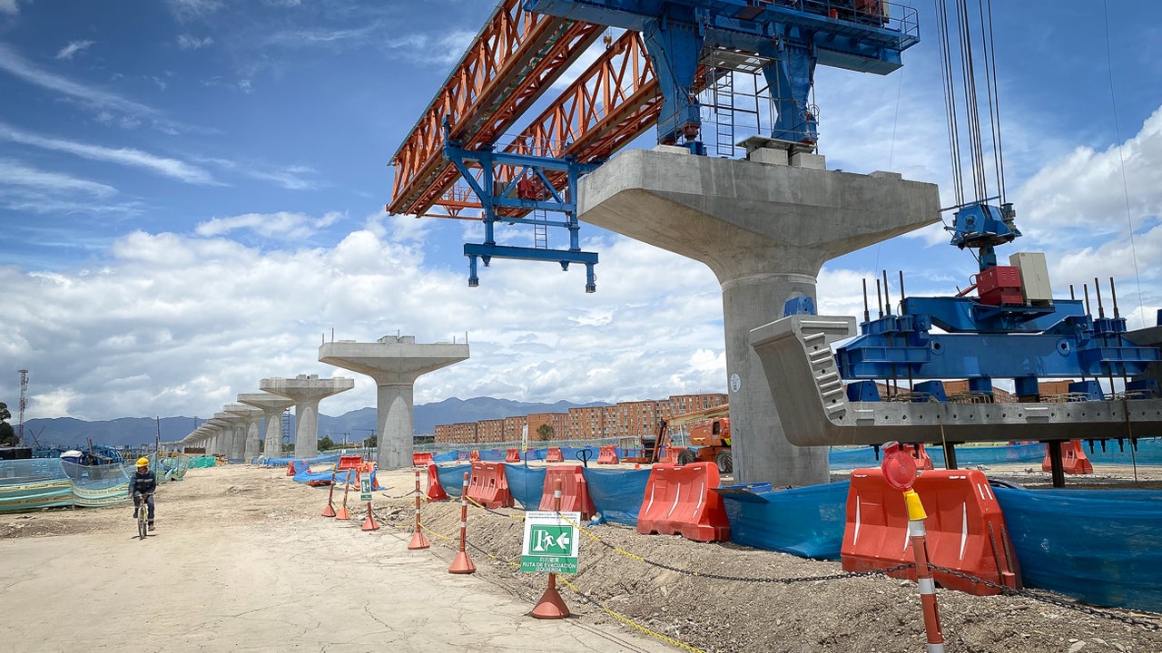 Petro vuelve a arremeter contra el metro elevado en Bogotá