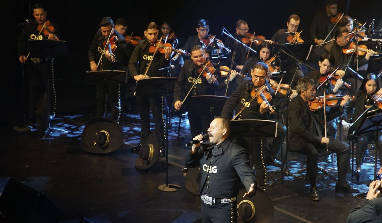 La filarmónica y los mariachis de Guadalajara