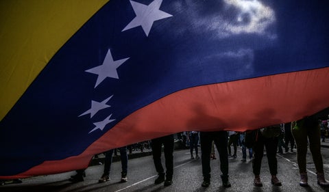 Venezolanos protestan contra régimen de Maduro
