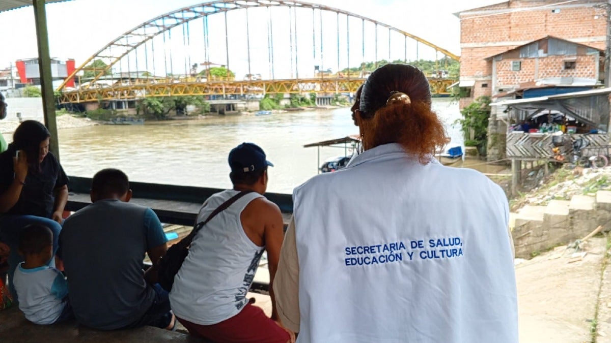 Doble homicidio de profesionales de la salud en Apartadó, Urabá antioqueño. Enfermero jefe Cristián Olascuaga y médico colega asesinados en Belén de Bajirá. Autoridades investigan posible vínculo con actividades de compraventa.