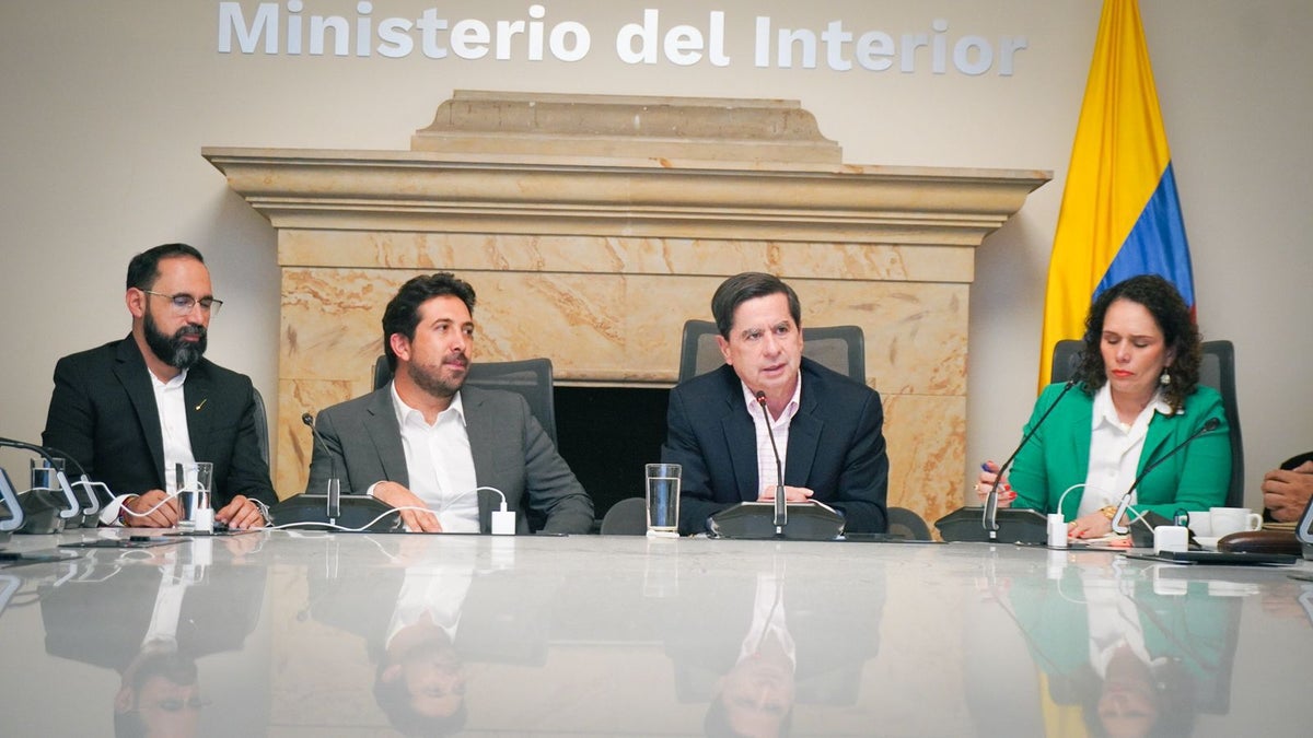 Ministros en PMU por paro de transportadores