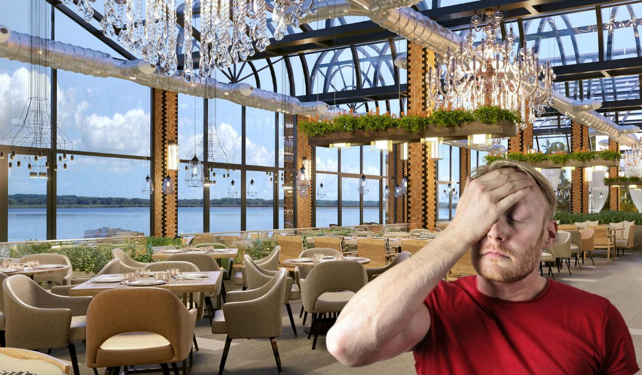 Restaurante y personas sorprendida