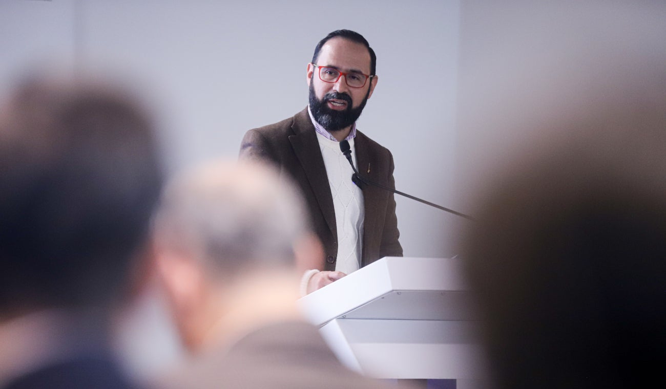El ministro de Minas y Energía advierte sobre crisis climática global y la dependencia energética de Colombia en el agua.
