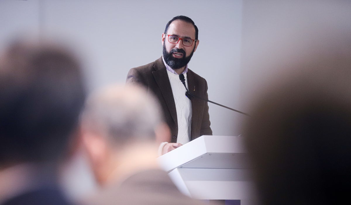 El ministro de Minas y Energía advierte sobre crisis climática global y la dependencia energética de Colombia en el agua.