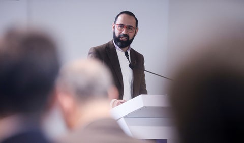 El ministro de Minas y Energía advierte sobre crisis climática global y la dependencia energética de Colombia en el agua.