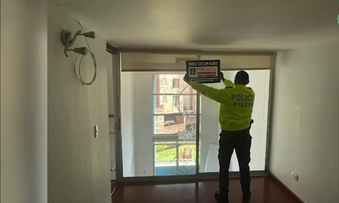 Embargan millonarios bienes a alias Zeus