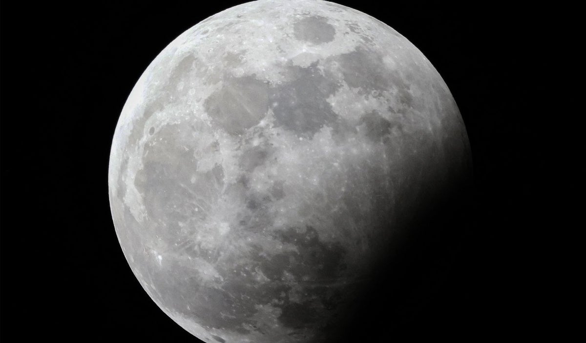 Eclipse lunar