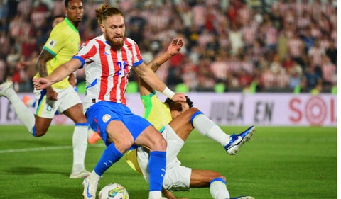 Paraguay sorprende a Brasil con victoria 1-0
