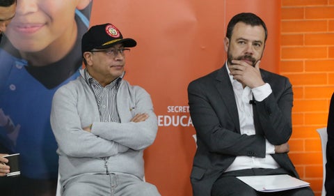 El alcalde de Bogotá, Carlos Fernando Galán, critica al presidente Gustavo Petro por atribuirse mérito en el retorno de la comunidad emberá a su territorio ancestral