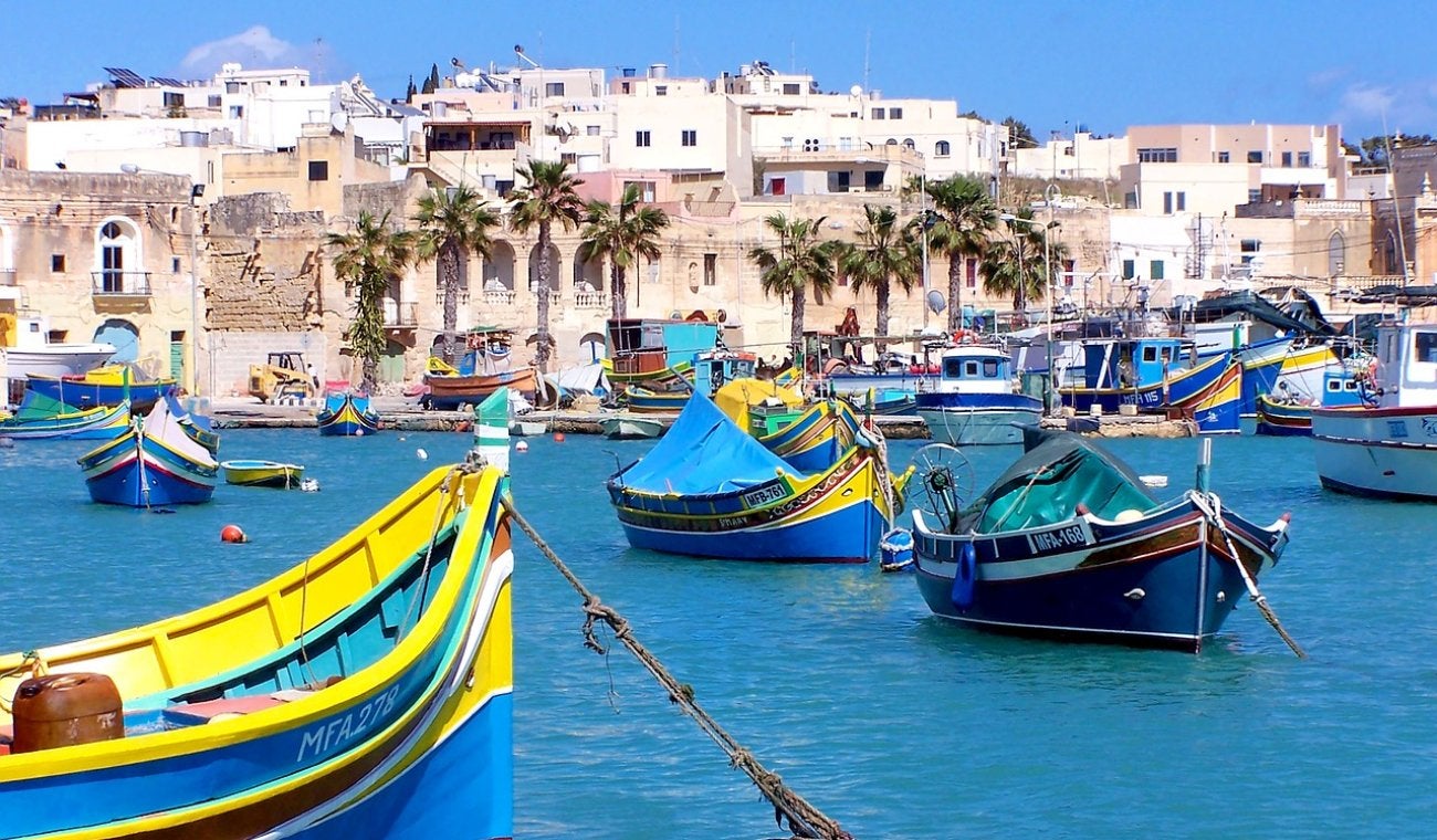 SALARIO MÍNIMO en MALTA convertido en PESOS COLOMBIANOS