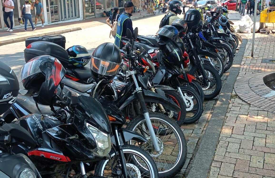Motos