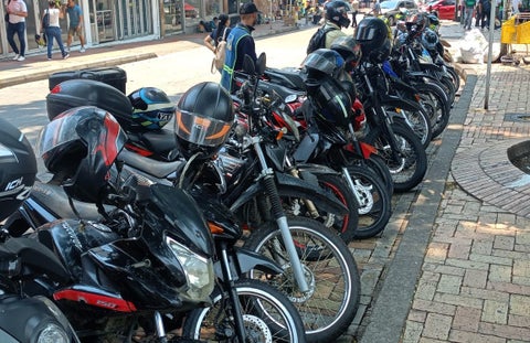 Motos