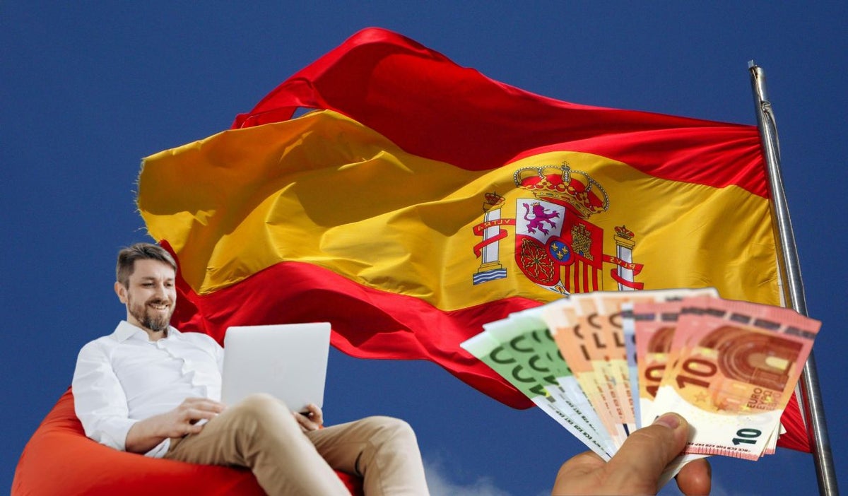 Bandera de España, personas con un computador y euros