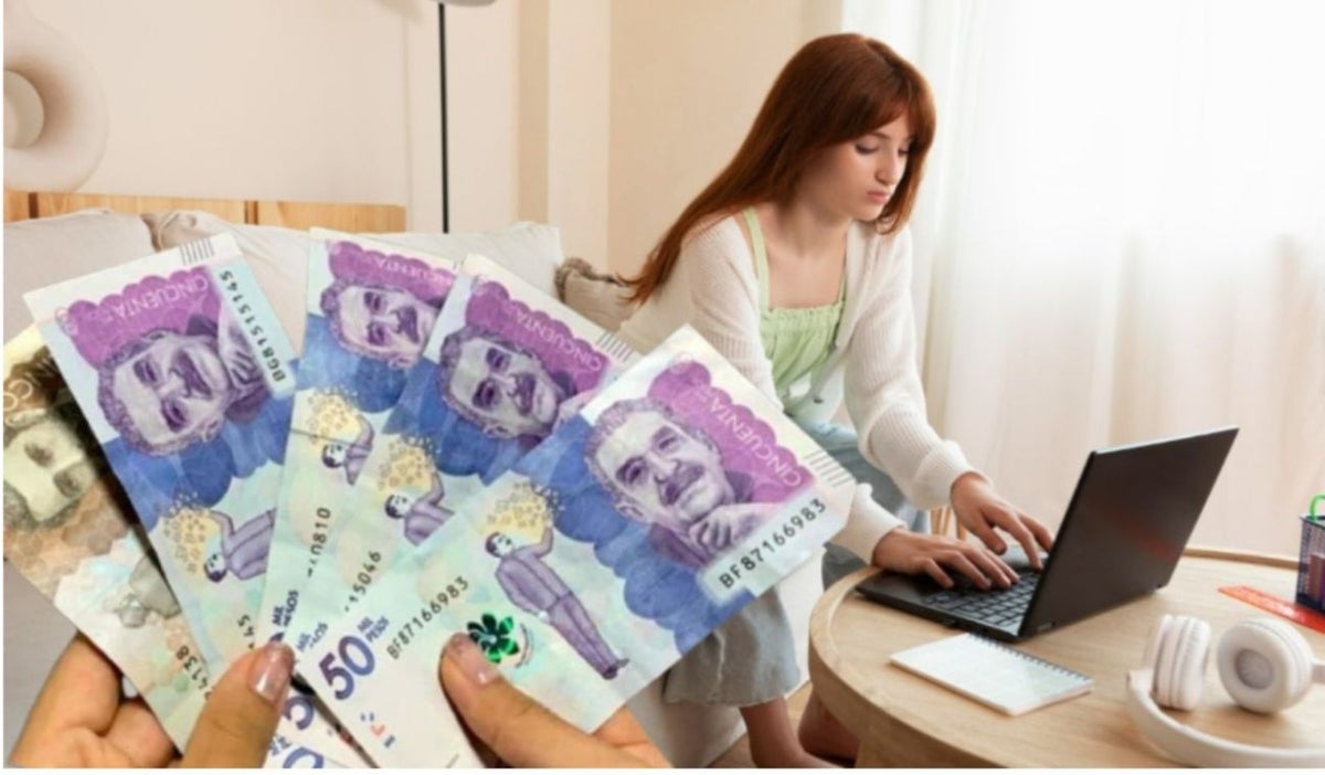 Una mujer trabajando y billetes