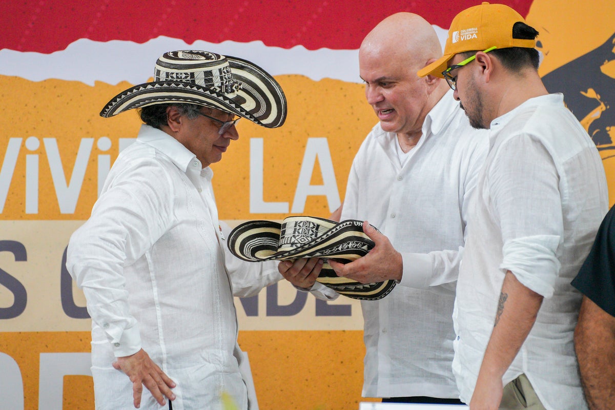Gustavo Petro y Salvatore Mancuso