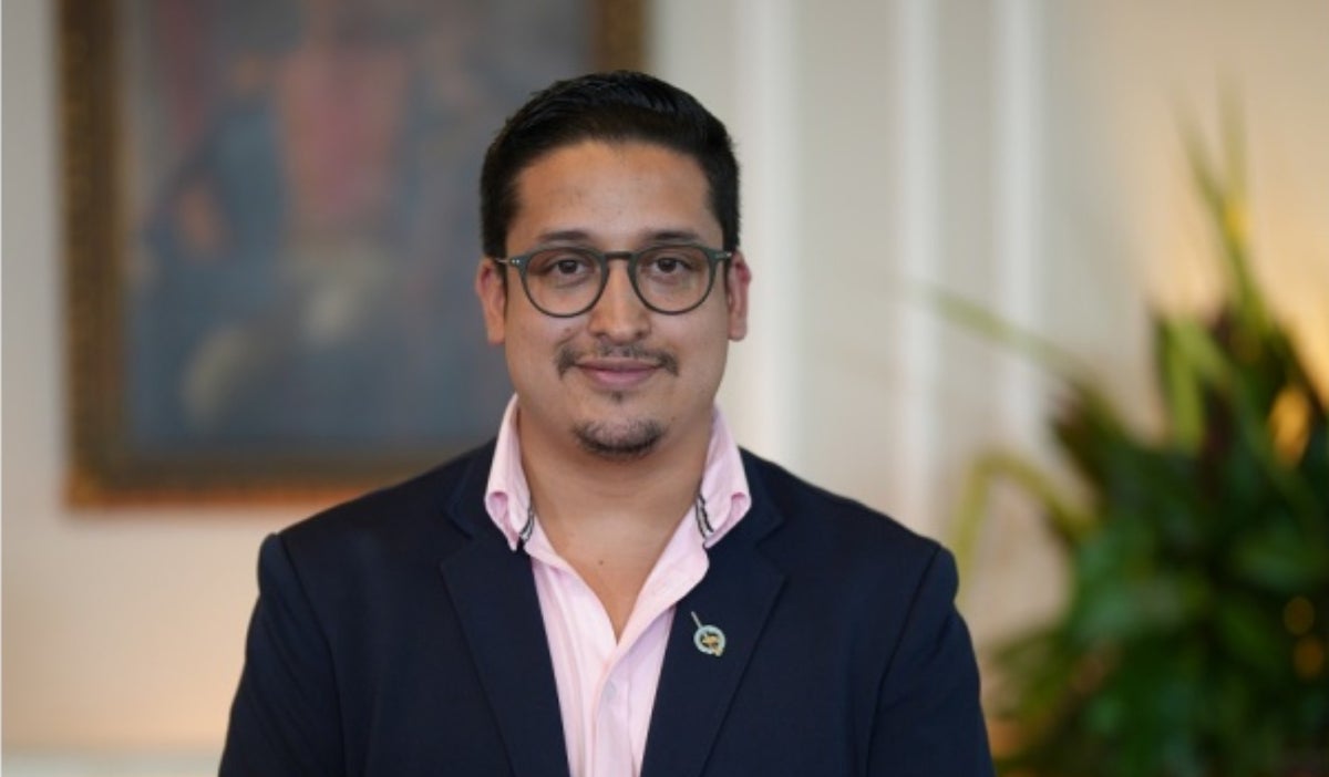 Denuncia por estafa contra cónsul colombiano en México por apoderarse de recursos de subalterna y no devolverlos.