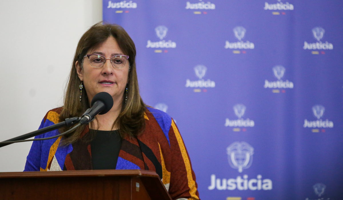 La ministra de Justicia, Ángela María Buitrago, defiende reforma a la justicia y no se opone al retiro del artículo de rebajas de penas a delitos contra menores de edad.