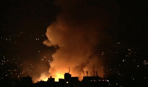 Bombardeos israelíes en bastión de Hezbolá al sur de Beirut.