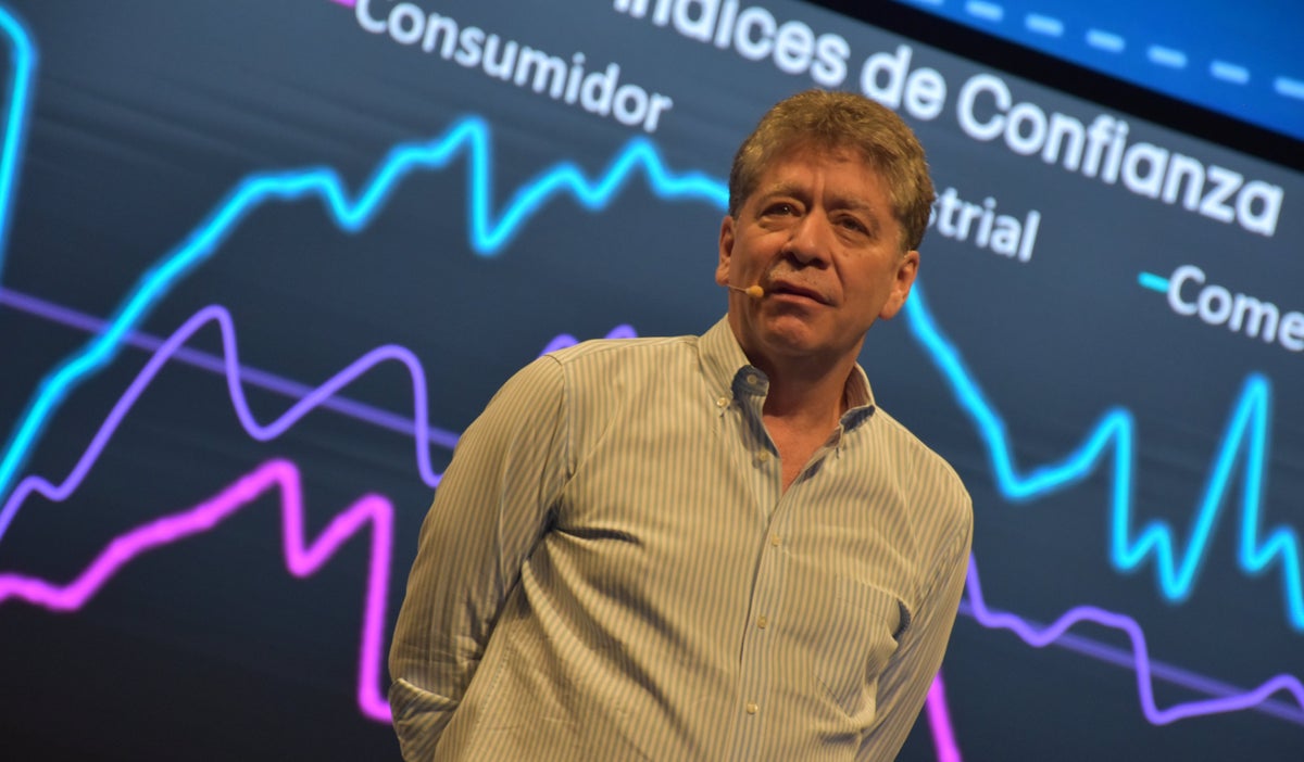 Bruce Mac Master, presidente de la ANDI, expresa preocupación por falta de diálogo en reforma laboral.