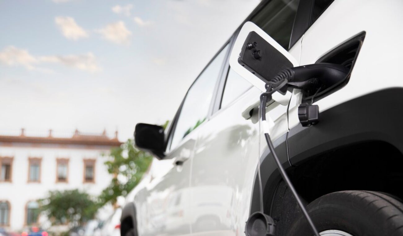 Ricardo Salazar de Los Coches advierte impacto negativo en consumidores por posible derogación de arancel diferenciado para vehículos híbridos importados.