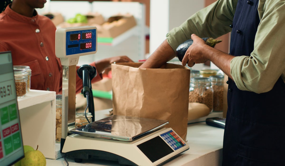 La confianza de los comerciantes en Colombia disminuye mientras que la del sector industrial aumenta
