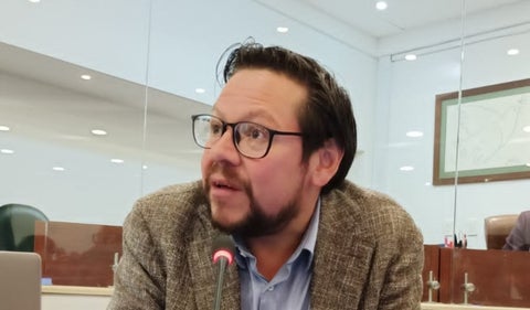 Viviana Vargas, funcionaria del Ministerio del Interior, denuncia a Diego Cancino por acoso sexual.