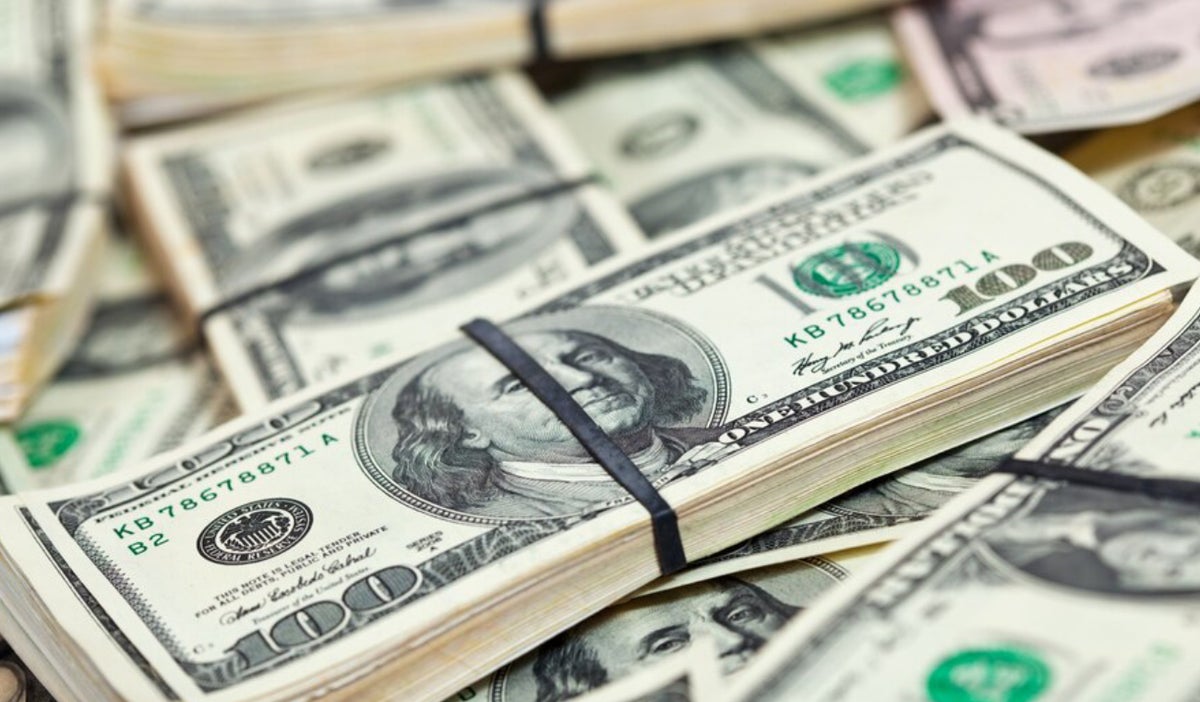 El dólar alcanza nuevos máximos en Colombia, generando preocupación en los inversionistas.