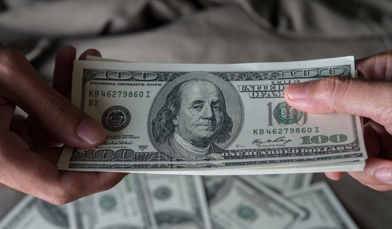 El dólar supera los 4.400 y se ubica en 4.431