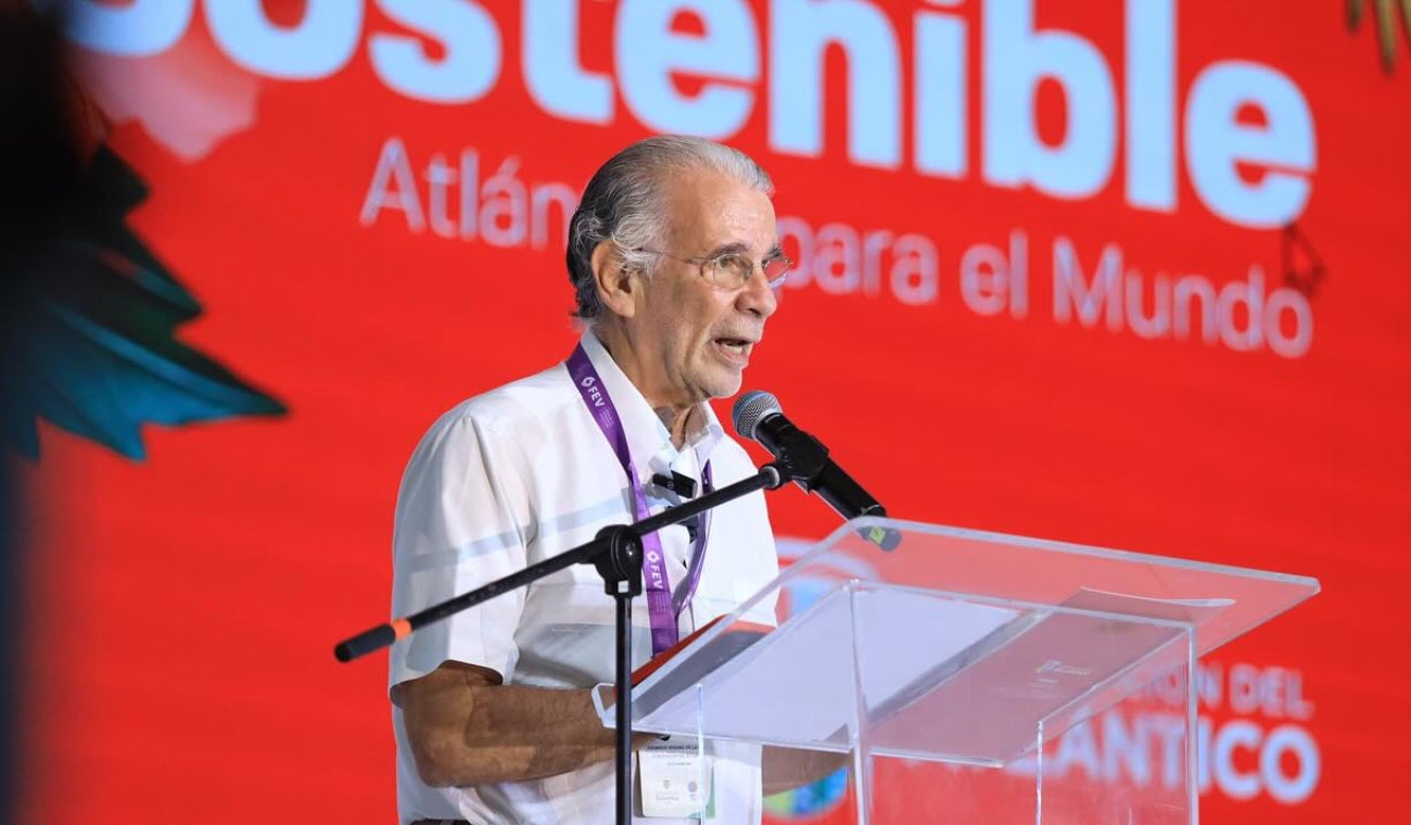 El gobernador del Atlántico, Eduardo Verano de la Rosa, destaca avances en infraestructura y turismo en el departamento.