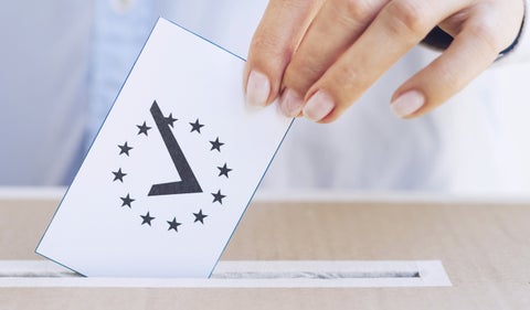 La oposición en Chile, liderada por Chile Vamos y el Partido Republicano, espera con ansias los resultados de las elecciones desde sus sedes partidarias