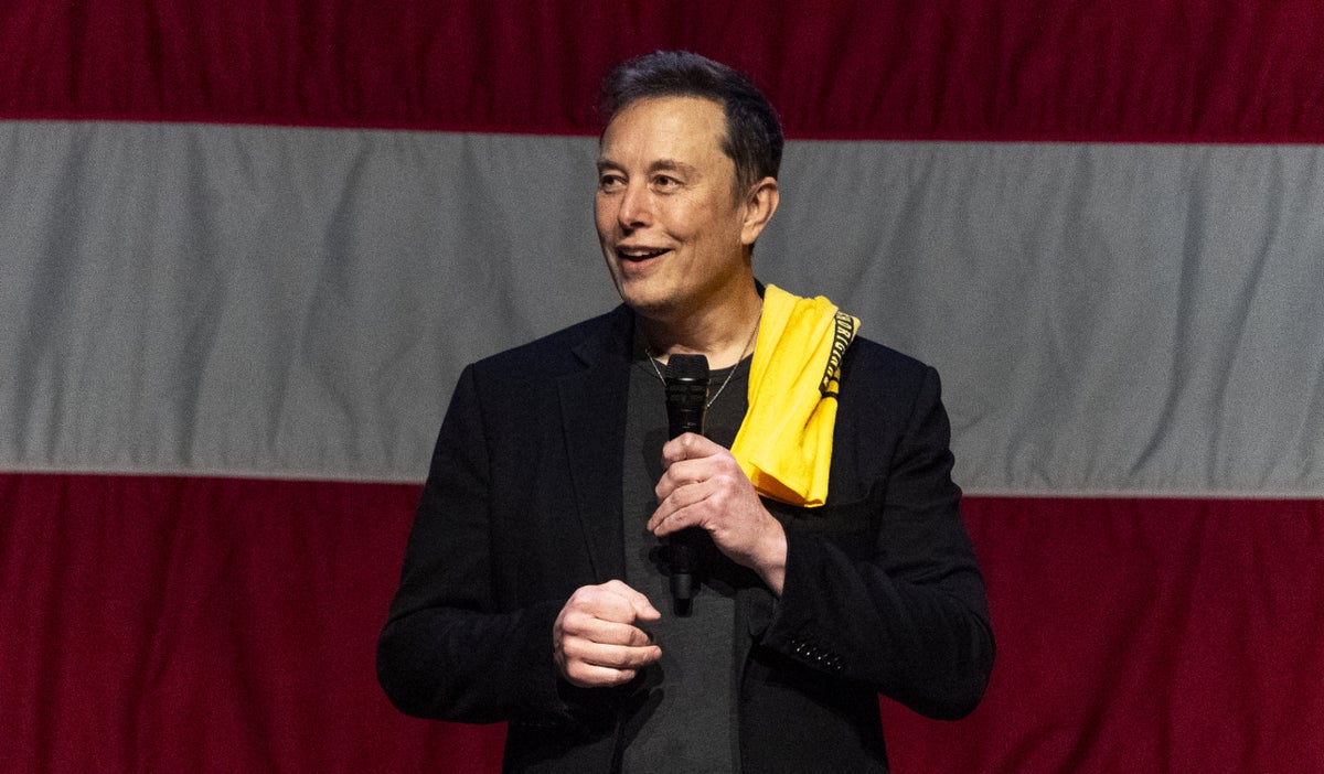 Elon Musk ofrece un millón de dólares diarios a votantes registrados en estados clave hasta las elecciones presidenciales del 2024.