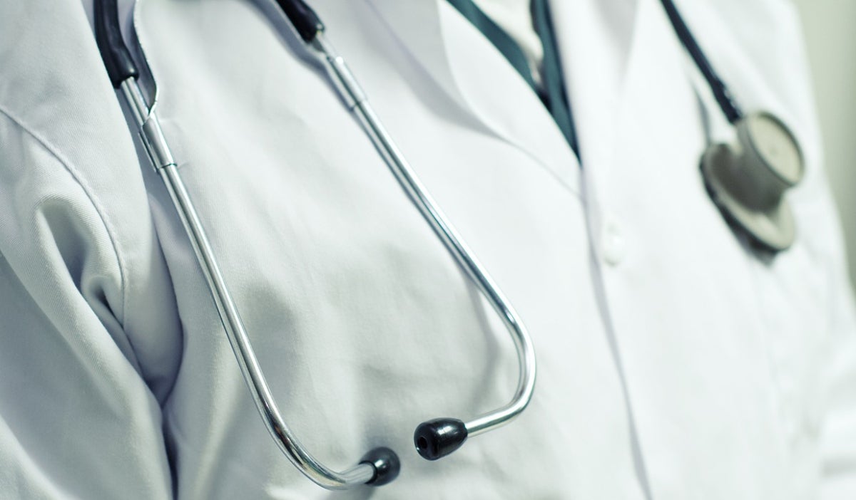 La Procuraduría investiga posibles irregularidades en EPS por uso de recursos de salud en 2020.