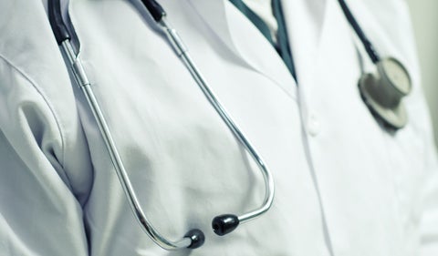 La Procuraduría investiga posibles irregularidades en EPS por uso de recursos de salud en 2020.