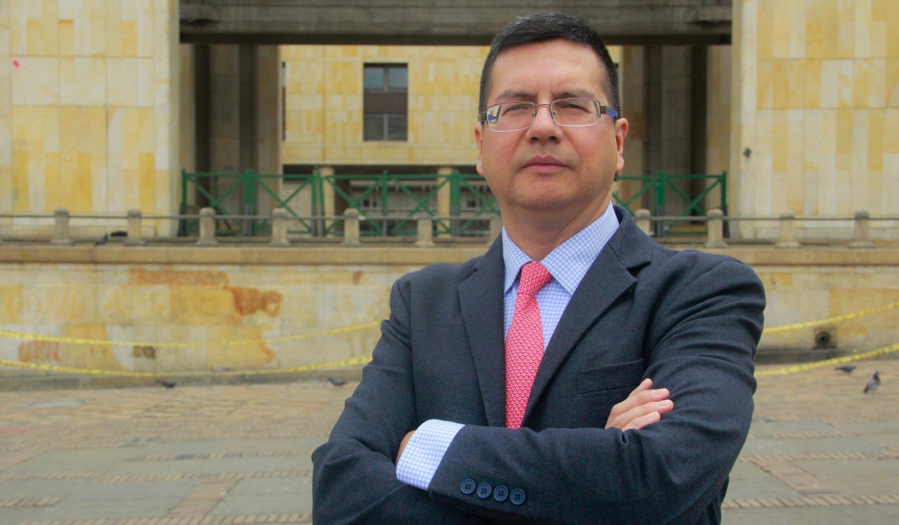 Debate público sobre propuesta de cambio de género en menores de edad: abogado constitucionalista expresa preocupaciones