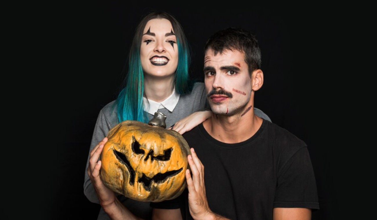 Descubra cinco ideas originales para una cita de Halloween que dejará a su pareja temblando de emoción.
