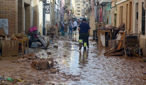 Damnificados en Alfafar, en la comunidad de Valencia, la más afectada