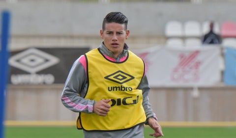 James Rodríguez supera leve molestia y estará disponible para el partido del Rayo Vallecano ante Alavés.