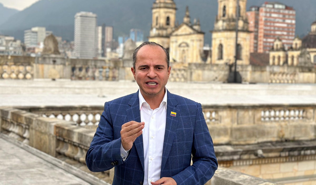 El representante Juan Espinal del Centro Democrático rechaza las acusaciones de golpe de Estado del presidente Petro