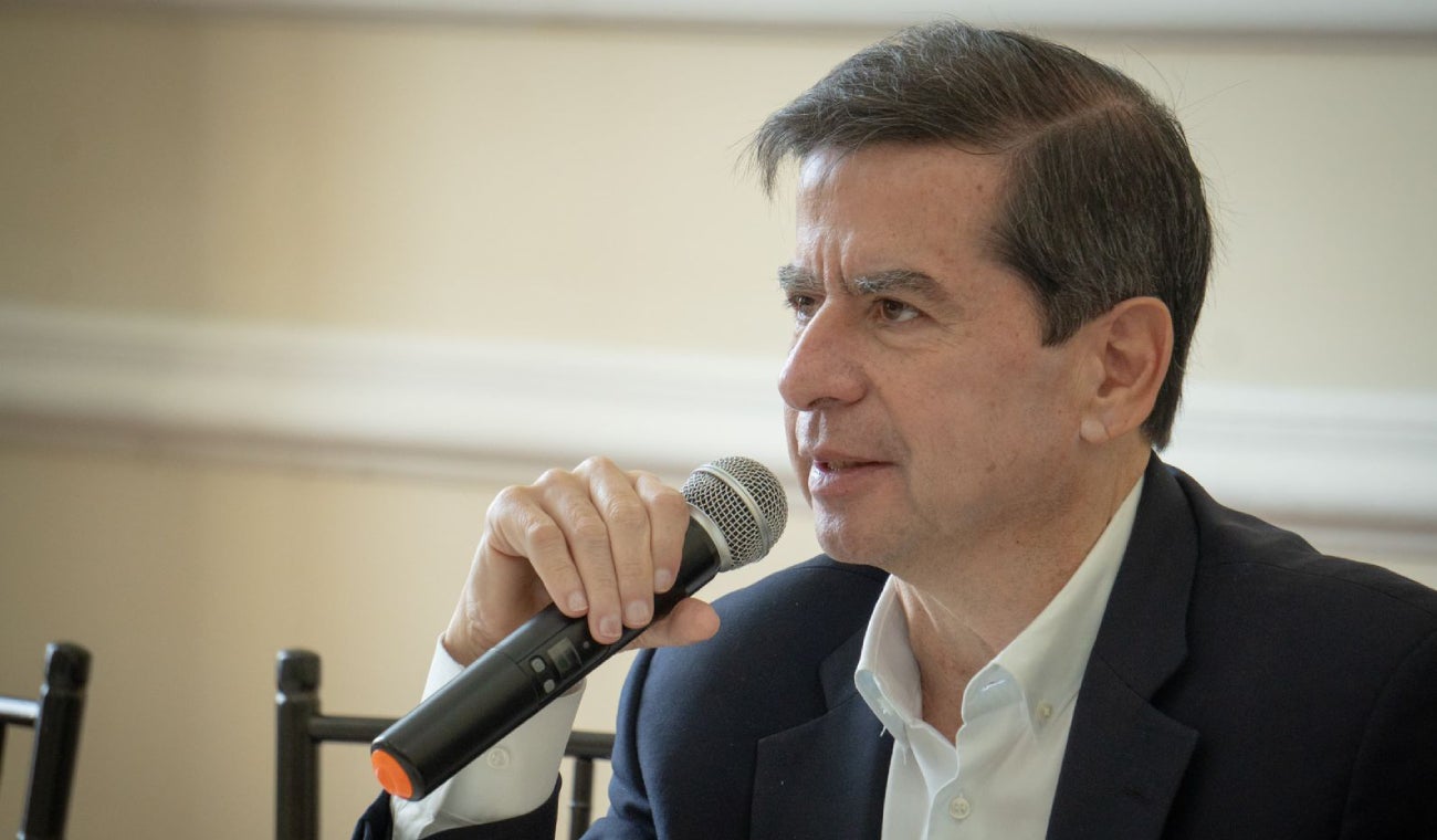 El ministro del Interior, Juan Fernando Cristo, se reúne con líderes gremiales clave del sector Petróleo y de las EPS para construir un Acuerdo Nacional.