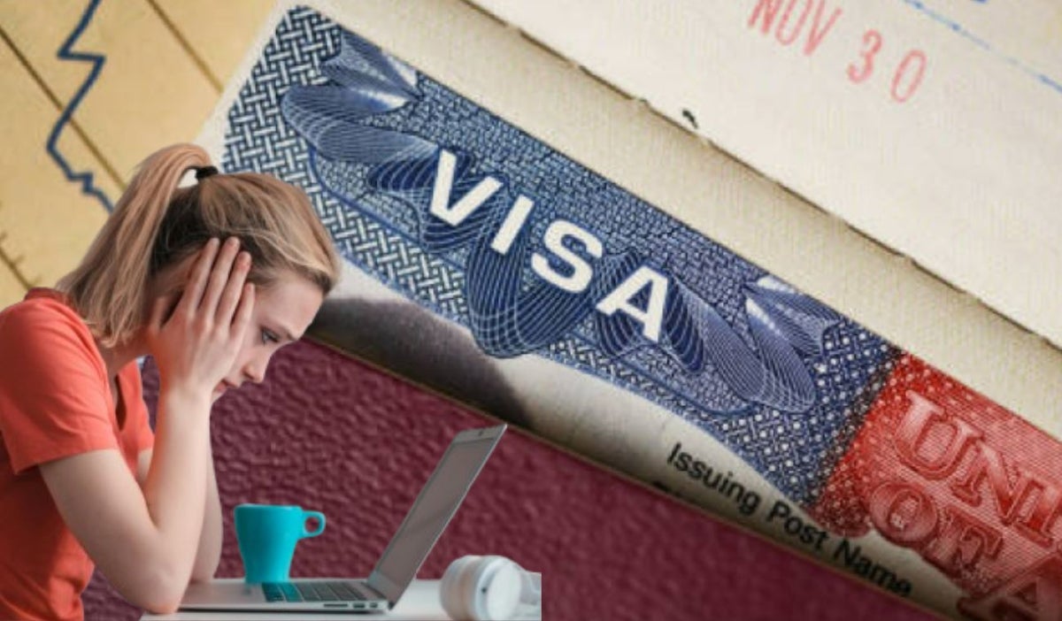 Visa y una mujer preocupada