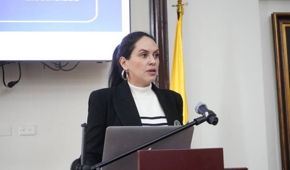 María del Mar Pizarro lidera proyecto de ley para regular plataformas de transporte en Colombia. Solución para aplicaciones de movilidad y acceso a la tecnología