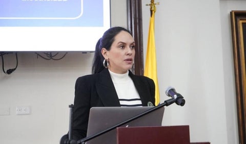 María del Mar Pizarro lidera proyecto de ley para regular plataformas de transporte en Colombia. Solución para aplicaciones de movilidad y acceso a la tecnología