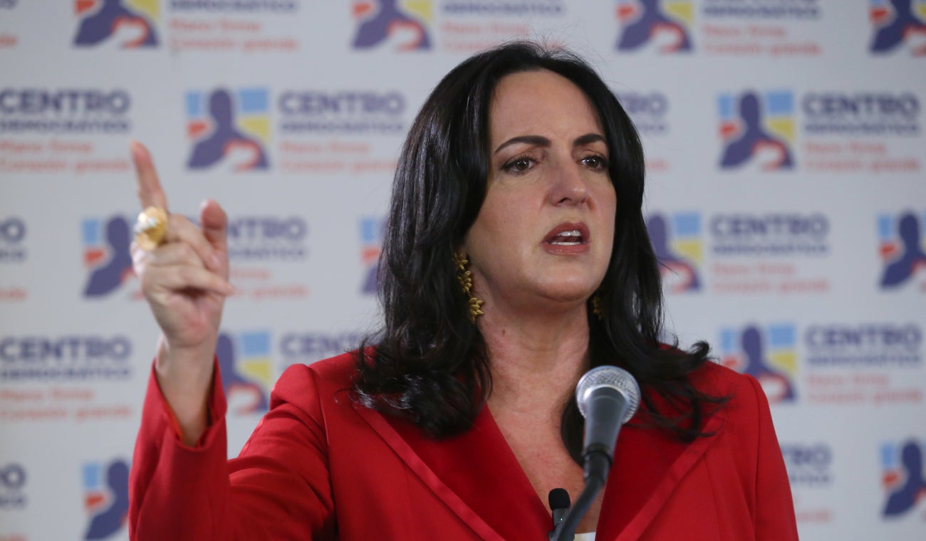 La senadora María Fernanda Cabal denuncia amenazas de Hollman Morris, gerente de RTVC, por hostigamiento político.