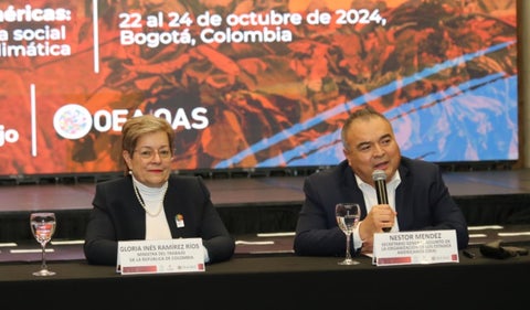 Néstor Mendez OEA y Gloria Inés Ramírez, ministra de Trabajo de Colombia