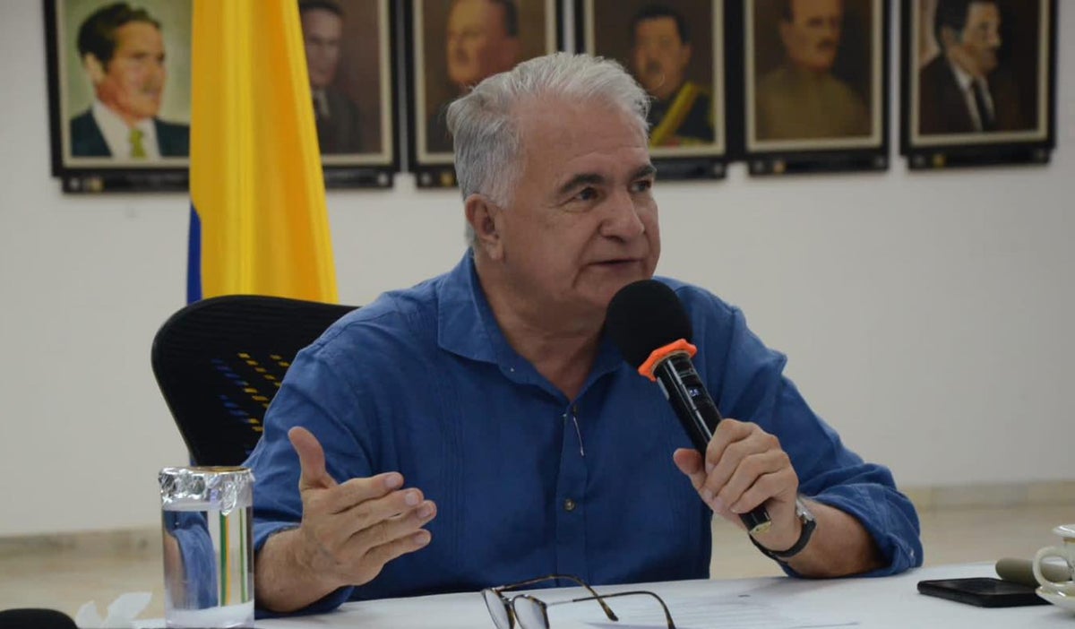 El gobernador del Huila, Rodrigo Villalba Mosquera, expresa preocupación por ataques de disidencias de las Farc en Nátaga y Tesalia, resaltando deterioro del orden público y llamando a fortalecer seguridad y desarrollo en la región