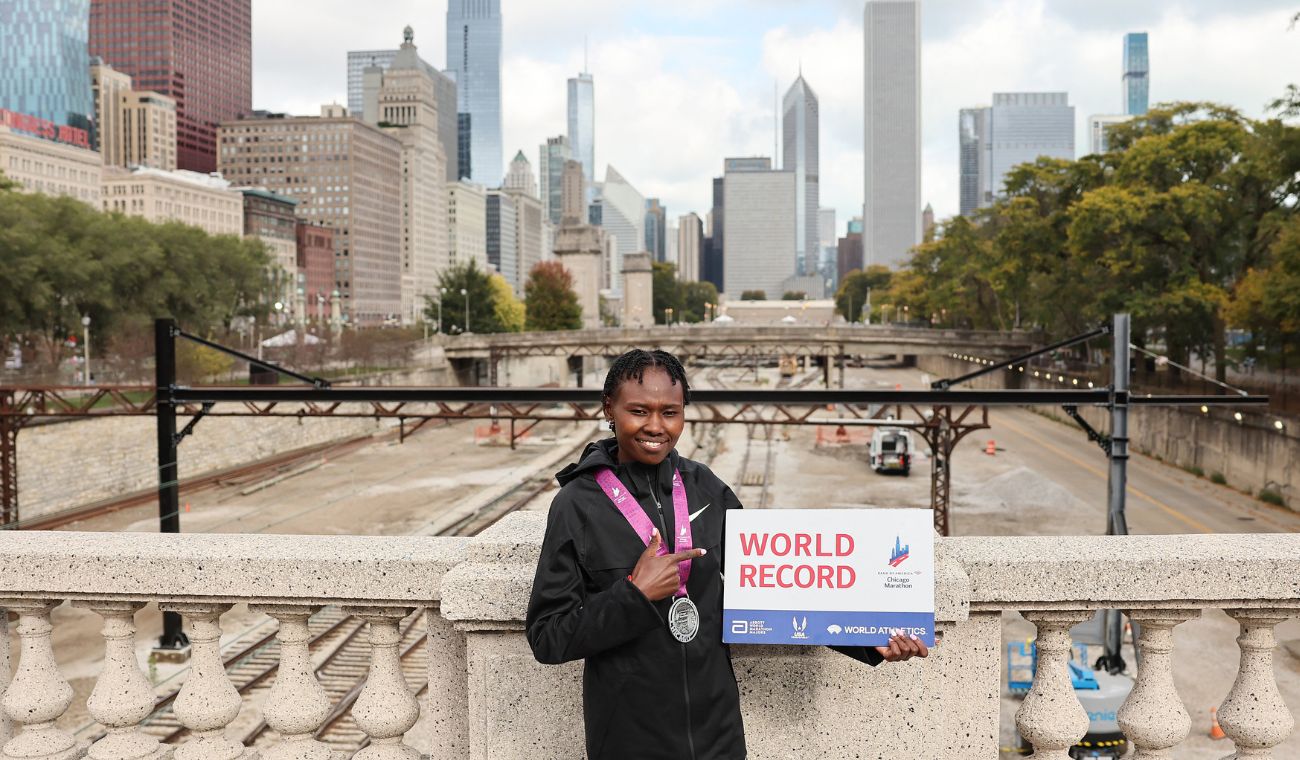 Tigst Assefa y logró nuevo récord en el maratón femenino